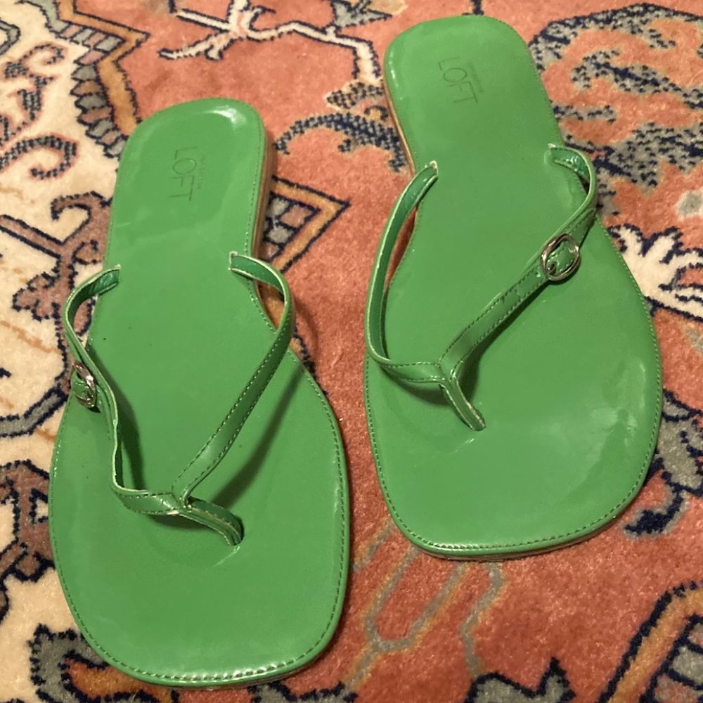 LOFT Flip Flop Thong Green Patent Size 8 Sandles Sandals Shoes